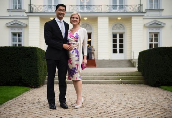 Vợ chồng Rösler trước
                                              dinh tổng thống Đức 