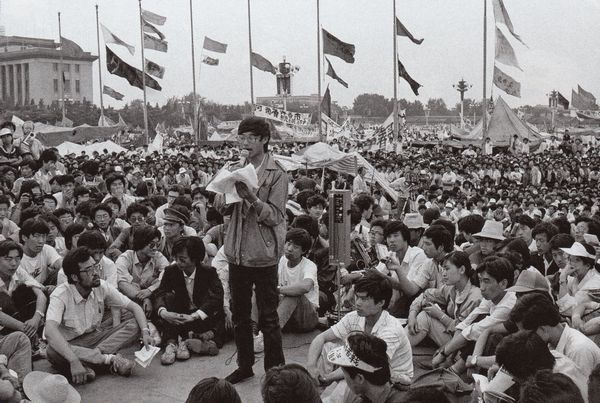 Những người biểu tình thành lập các liên hiệp sinh viên: những tổ chức mang tầm quan trọng, độc lập với Đảng trong lịch sử Trung Quốc. Các lãnh tụ của họ – như sinh viên Vương Đan trong hình – yêu cầu, ngoài những điều khác, các chính trị gia lãnh đạo hãy từ chức. Ảnh: GEO Epoche.