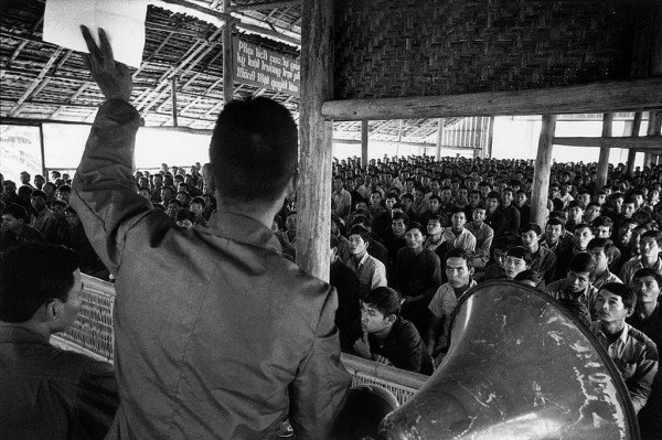Những lừa dối dân tộc của CSVN  1976-mot-lop-hoc-tap-cai-tao-tai-tc3a2y-ninh-photo-by-marc-riboud-south-vietnam-january