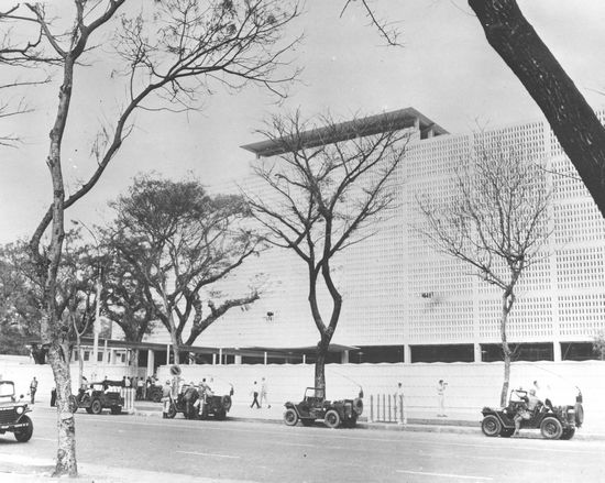 Đại sứ quán Hoa Kỳ bị hư hại vì súng cối và hỏa tiễn, ngày 31 tháng 1 năm 1968