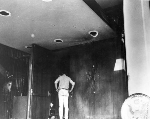 Cửa chính vào Đại sứ quán Hoa Kỳ, ngày 31 tháng 1 năm 1968