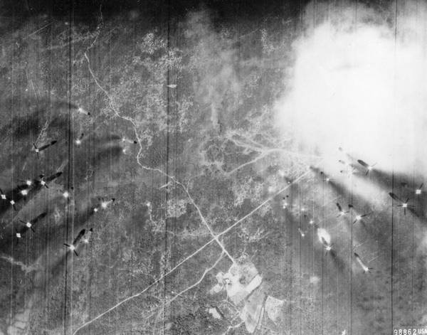 Không  quân Mỹ bắn trúng một vị trí tên lửa SAM cách thành phố Đồng Hới 13 dăm về phía Tây Bắc