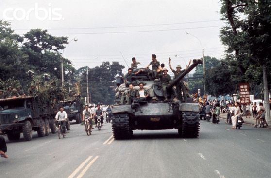 Sài Gòn, ngày 30 tháng Tư. Hình: Jacques Pavlovsky/Sygma/CORBIS