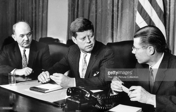 Tổng thống Kennedy với Dean Rusk và Robert S. McNamara